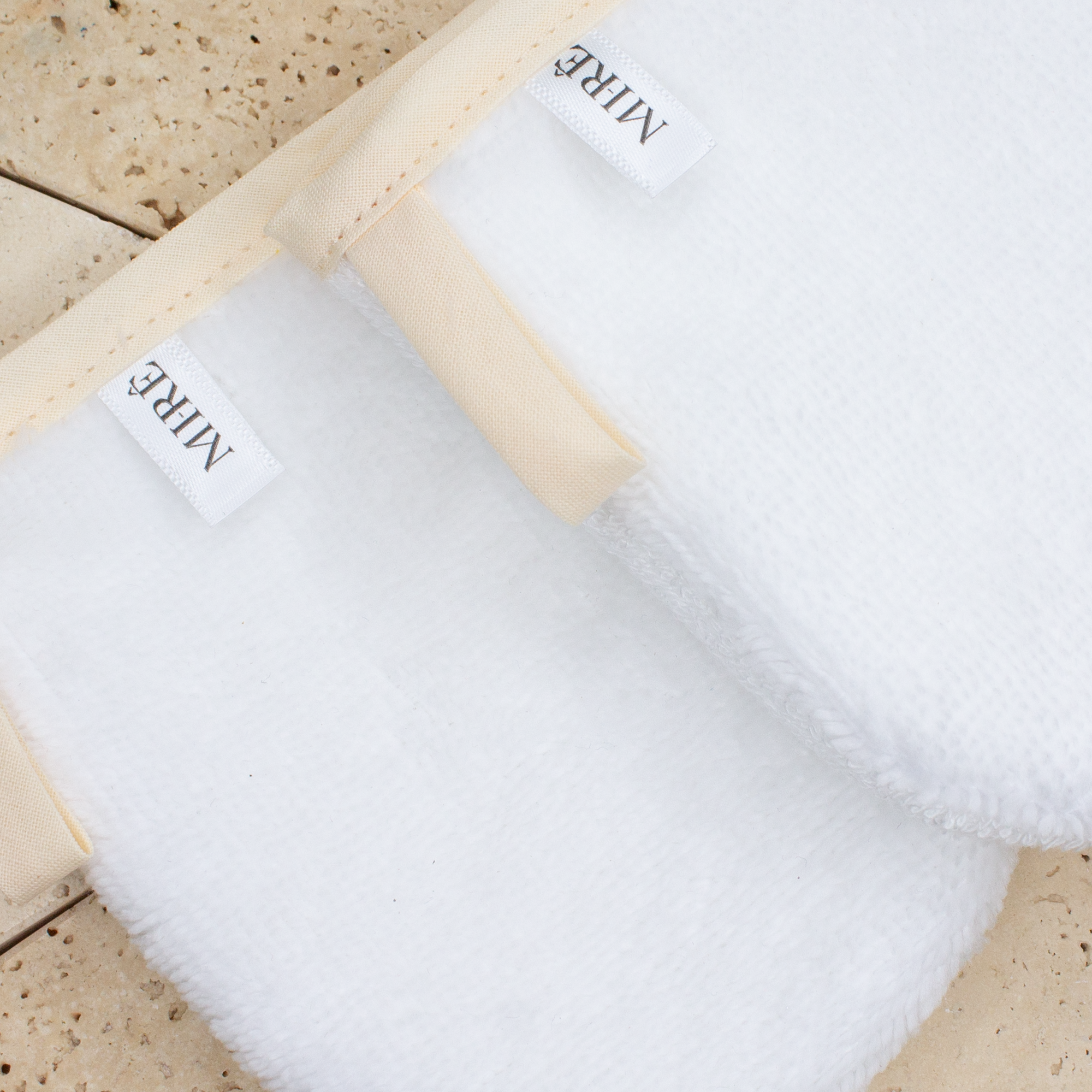 GANT DÉMAQUILLANT MICROFIBRE MI-RÊ Cosmetics